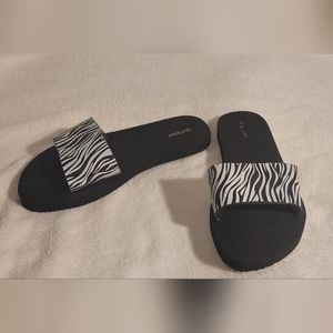 Old Navy Zebra Black Slide Sandal